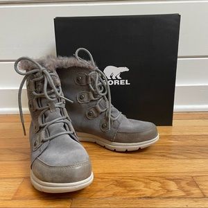 Sorel Explorer Joan Snow Lace Up Combat Boot Faux Fur Quarry/Black Suede US 7